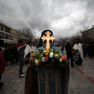 Η δημοκρατία σε ύφεση και ο Παστίτσιος με αναστολή