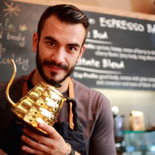 Στην μπάλα μπορεί να χάσαμε στα πέναλτι, αλλά στην τέχνη του καφέ σηκώνουμε κούπες