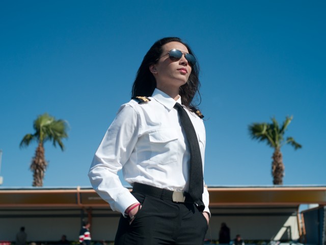 Είναι αυτή γυναίκα φίνα, καπετάνισσα!