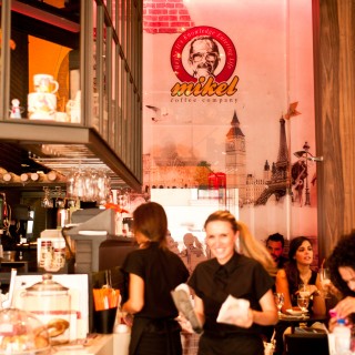 Στα Mikel βρήκε η Σόλωνος τον καφέ της