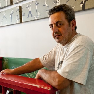 Ο Μπάμπης Ανανιάδης πουλάει πίτσα από κάνναβη σε όλη την Αθήνα