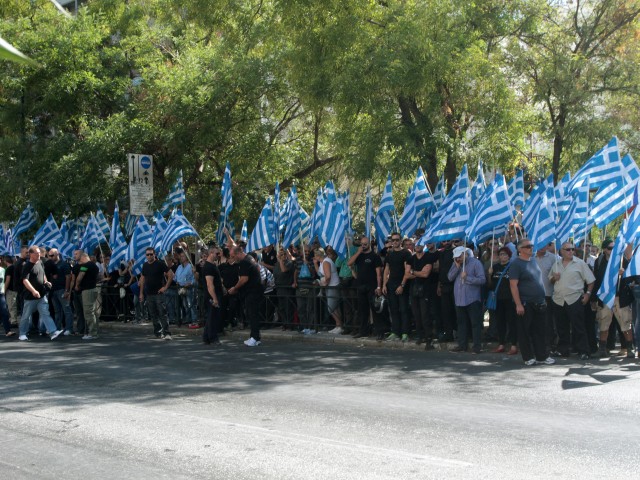 Η οργάνωση εξαρθρώθηκε, το κόμμα αφανίζεται, το (πολιτικό) πρόβλημα είναι εδώ ζητώντας επίλυση