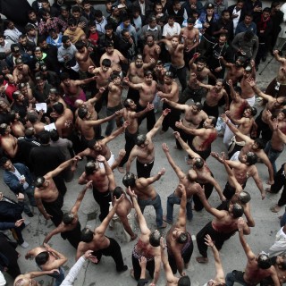 Αυτομαστίγωμα στη βιομηχανική περιοχή του Πειραιά