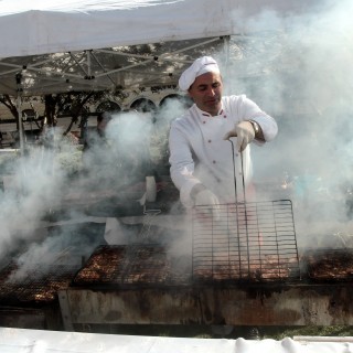 Η ανάγκη και η τσίκνα στην Αθήνα