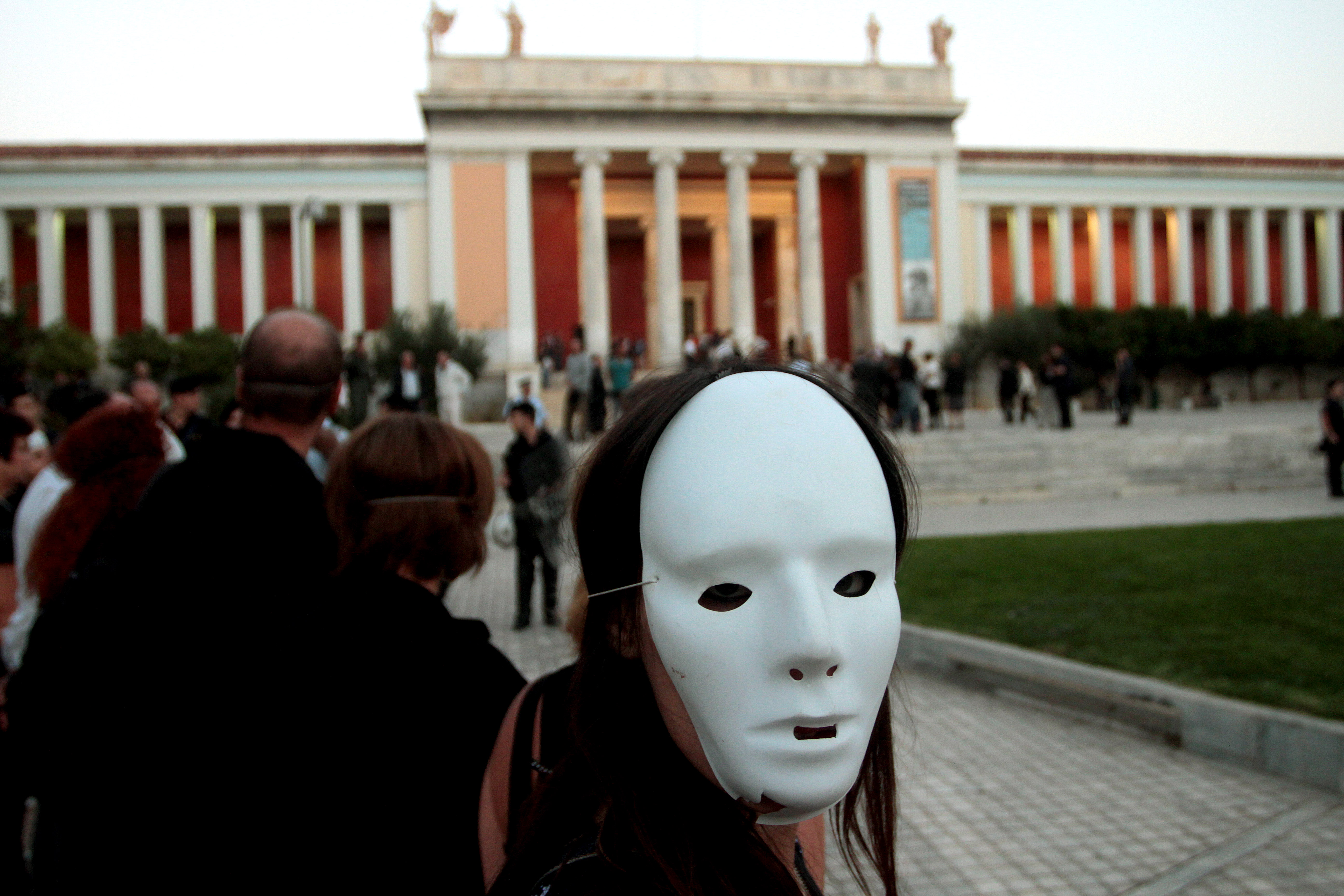 Δράμα έξω από το Μουσείο