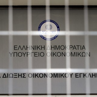 Να γίνονται οικονομικοί έλεγχοι στη νυχτερινή διασκέδαση;