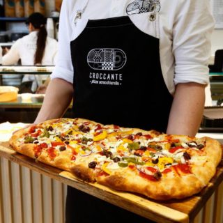 Στο Croccante θα φας πίτσα scrocchiarella, όπως θα την έτρωγες σε ένα σοκάκι της Ρώμης
