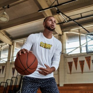 O MVP player του NBA, Stephen Curry, «παίζει μπάλα» στο Sesame Street με τα νέα Curry Flow 9