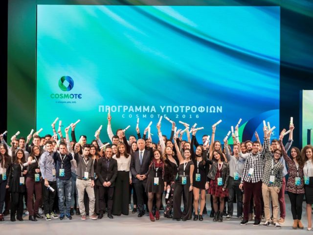 Δίπλα στους νέους που δίνουν μαθήματα ζωής, με νέο Πρόγραμμα Υποτροφιών COSMOTE