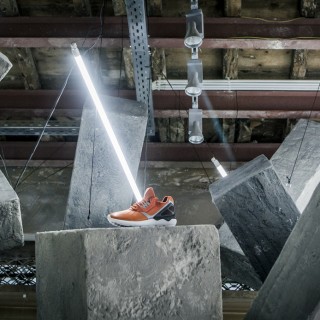 Το Tubular μεταμορφώνει ένα νεοκλασσικό του κέντρου σε industrial γκαλερί