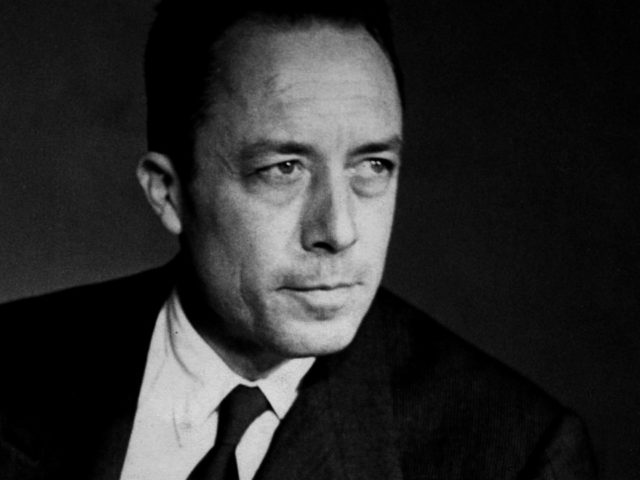 107 χρόνια από τη γέννηση του Αλμπέρ Καμύ, αναρωτιόμαστε ακόμα αν ο επαναστατημένος άνθρωπος είναι αυτός που τελικά λέει όχι