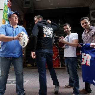 Αυτό το ποδόσφαιρο με την μπάλα-πεπόνι, έχει καταλάβει κανείς πώς παίζεται;