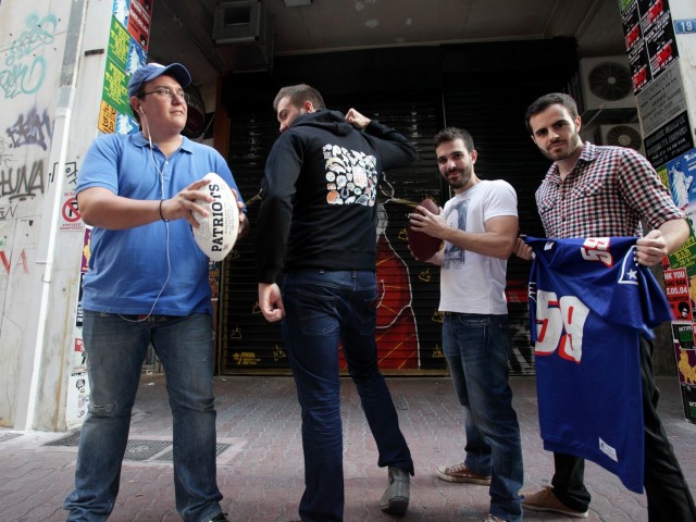 Αυτό το ποδόσφαιρο με την μπάλα-πεπόνι, έχει καταλάβει κανείς πώς παίζεται;