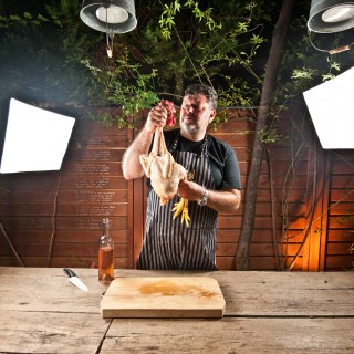 Ο κύριος «Cucina Caruso» θέλει να μας μάθει να μαγειρεύουμε σωστά