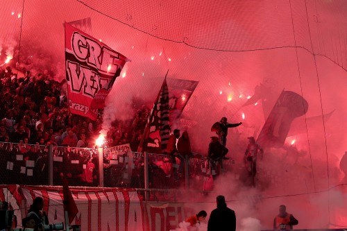 Επίθεση σε σύνδεσμο φιλάθλων του Ολυμπιακού στην Καλλιθέα