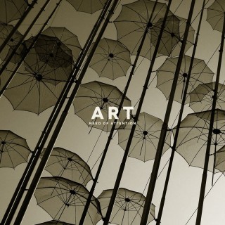 Βγάζοντας τη γλώσσα στα κλισέ της πόλης