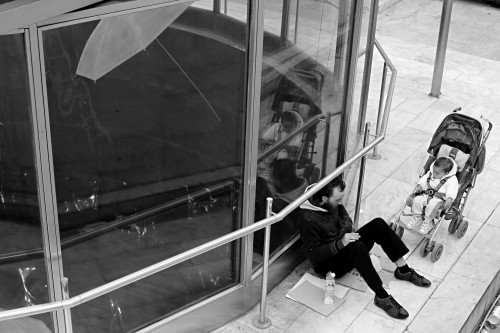 Άστεγος απανθρακώθηκε από φωτιά που είχε ανάψει για να ζεσταθεί