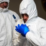 Ο έμπολα μεταδίδεται και με το φτάρνισμα