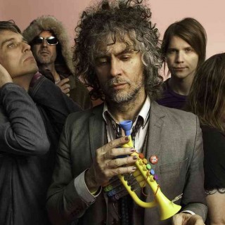The Flaming Lips – With a Little Help from My Fwends