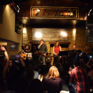 Το Ποντίκι που βρυχάται με ρεμπέτικα