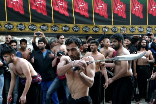 Ένα βάρβαρο θρησκευτικό τελετουργικό πραγματοποιήθηκε σήμερα στον Πειραιά