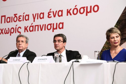 Με εντολή Λοβέρδου αλλαγή σχολικού περιβάλλοντος για κάπνισμα στο σχολείο