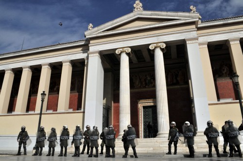 «Λουκέτο» στο ΕΚΠΑ υπό τον φόβο επεισοδίων