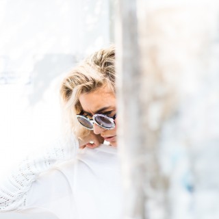 Η Elisabeth Leau μας βάζει τα γυαλιά