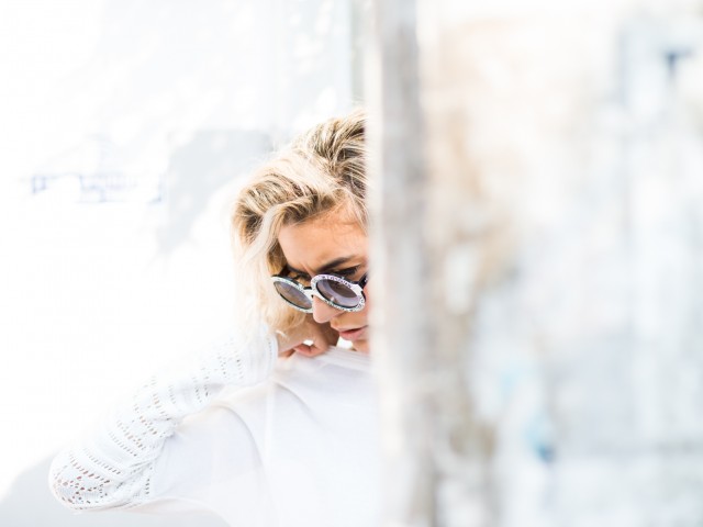 Η Elisabeth Leau μας βάζει τα γυαλιά