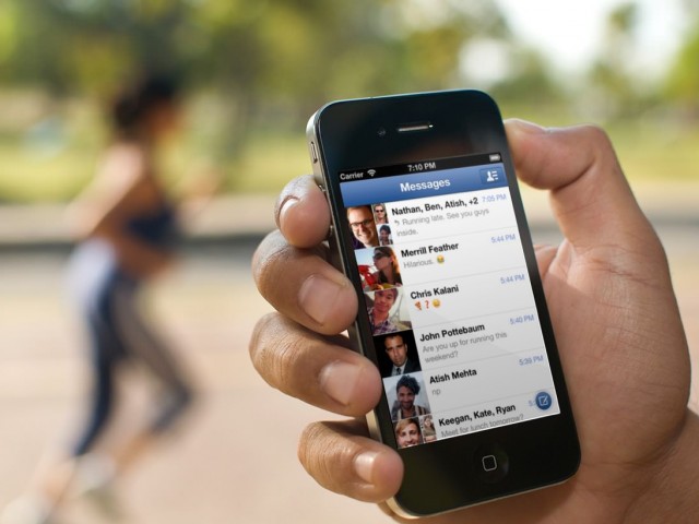 To Facebook αποφάσισε: το chatting είναι της μόδας