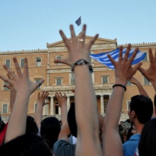 Θα ψηφίζατε κόμμα αν προερχόταν από τις πλατείες και τους «αγανακτισμένους», όπως το Podemos στην Ισπανία;