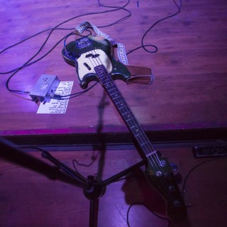 Μέχρι και σουτιέν προσγειώθηκαν στην σκηνή όση ώρα έκαναν παιχνίδι οι Allah-Las