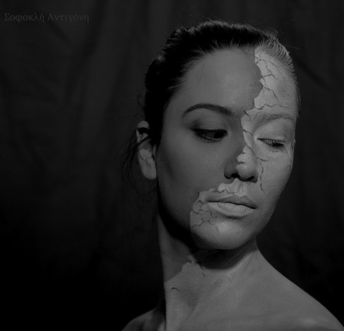 Η «Αντιγόνη» του Σοφοκλή στο Θέατρο του Νέου Κόσμου