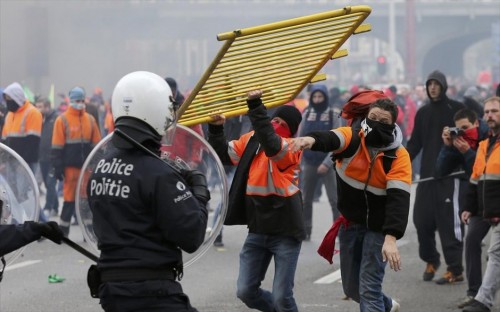 Βρυξέλλες: Επεισόδια σε μεγάλη διαδήλωση κατά των μέτρων λιτότητας