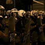 Βίντεο: ΜΑΤ και ΔΕΛΤΑ «επί το έργον» στην πλατεία Εξαρχείων