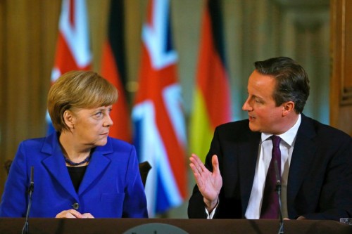 Μέρκελ σε Κάμερον: δεν μπαίνουν περιορισμοί στην ελευθερία μετακίνησης εντός της ΕΕ