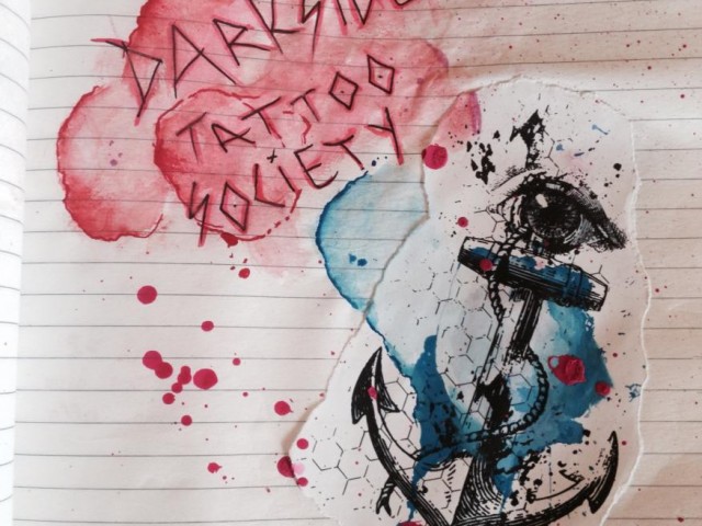 O Κυριάκος Μπαλάσκας «χτυπάει» τατουάζ στο Black Book of Blackness