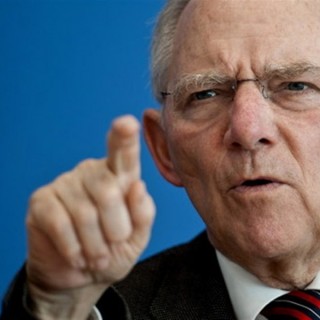 Σόιμπλε: Γιατί ρίχνει την Ελλάδα σε σχέση με τους Ισπανούς