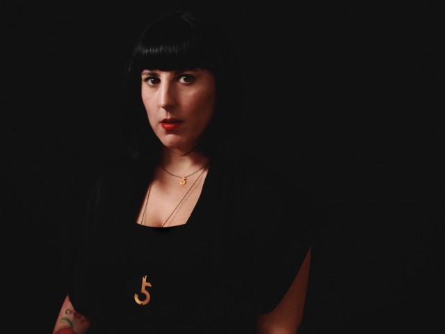 Η Ερατώ Κουλουμπή έγινε σχεδιάστρια κοσμημάτων για να ταξιδεύει