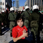 Αστυνομικές δυνάμεις απομάκρυναν τους Σύρους από την πλ. Συντάγματος