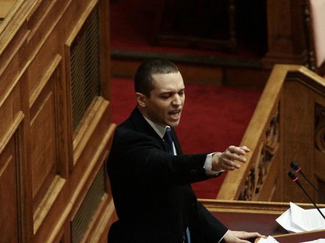 Ο Κασιδιάρης εμπλέκει τον πρωθυπουργό σε συνομιλία με δικαστικό