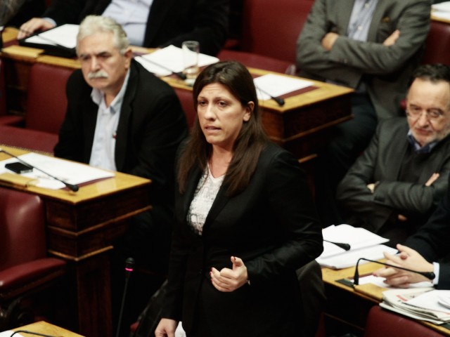 Οι δύο μαρτυρίες για το βενζινάδικο-gate της Ζωής Κωνσταντοπούλου