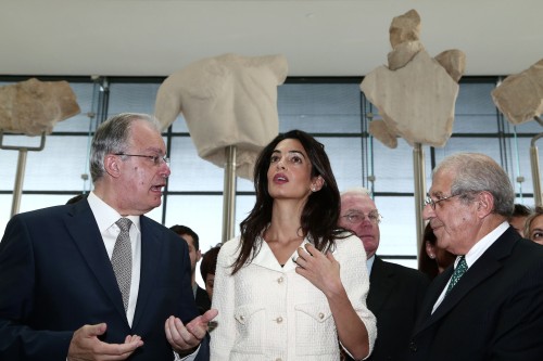 Το ζεύγος Κλούνεϊ στο πλευρό των αντιρατσιστικών οργανώσεων