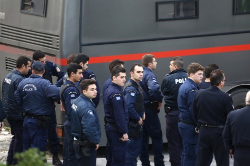 Προσαγωγές έξω από το Υπουργείο Δικαιοσύνης