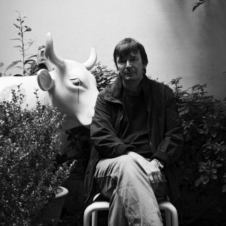 Ίαν Ράνκιν: «Κάθε νέος άντρας πρέπει να παίξει για λίγο σε ένα ροκ συγκρότημα»