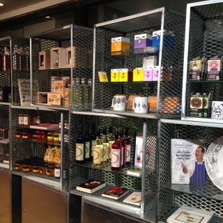 IANOSDELI: Ένα κατάστημα εκλεκτών ελληνικών προϊόντων στην καρδιά της Αθήνας