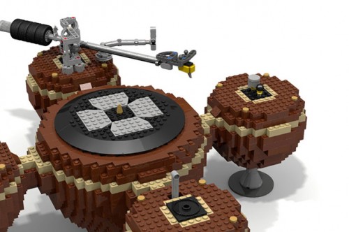 Αυτό το πικάπ είναι φτιαγμένο εξ’ολοκλήρου με Lego. Και δουλεύει