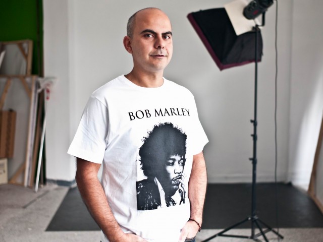 Ο Αριστοτέλης Δελούδης εκσυγχρονίζει την παράδοση στο αντρικό ρούχο