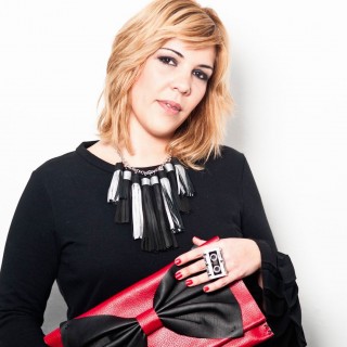 Η Γεωργία Ντεμίρη ενθαρρύνει τις γυναίκες να πειραματίζονται με την εμφάνισή τους