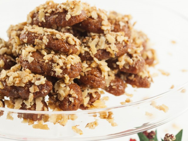 Βρήκαμε τους καλύτερους κουραμπιέδες και τα γευστικότερα μελομακάρονα της Αθήνας